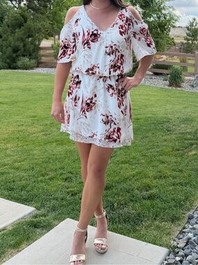 Cold-Shoulder White Dress with Burgundy Floral Print White House black market